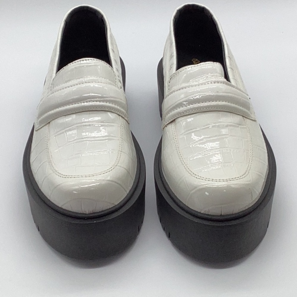 Miss Selfridge Lexi cream box patent Loafer